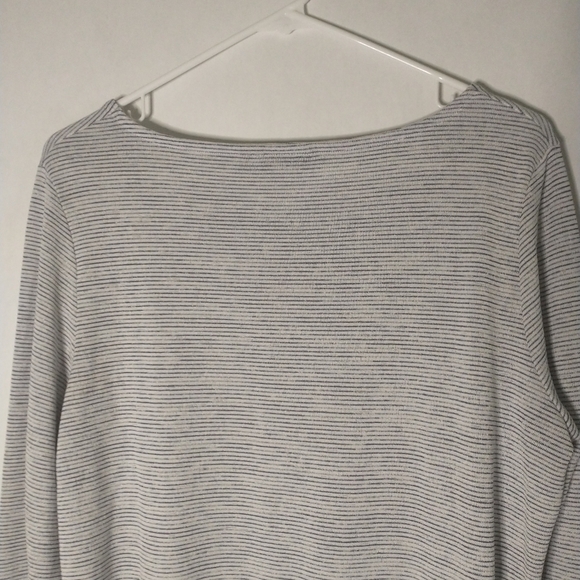 Hannah striped top with crochet sleeves size large - Picture 6 of 7